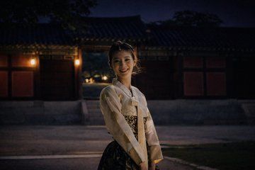 Gyeongbokgung Night Hanbok Photoshoot
