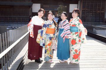 Walking Tour with Kimono Photoshoot in Dejima