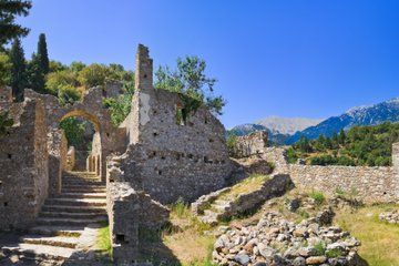 Private Transfer from Athens to Sparta with 2h Sightseeing Stop