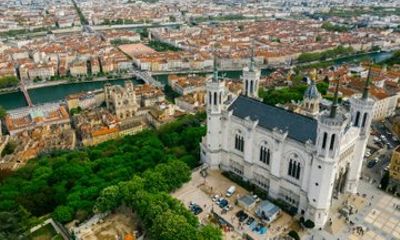 From Lyon: Beaujolais “Golden Stones” Wine Tasting Private Tour