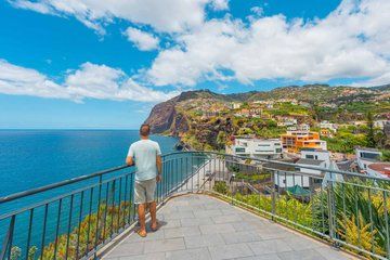 Câmara de Lobos Walking Tour with Local Guide and Wine Tasting