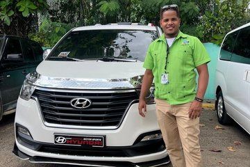 VIP Airport and Hotel Transfers with Local Experts