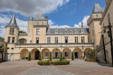 Bordeaux Wine Tour : Outstanding Architecture