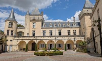 Bordeaux Wine Tour : Outstanding Architecture