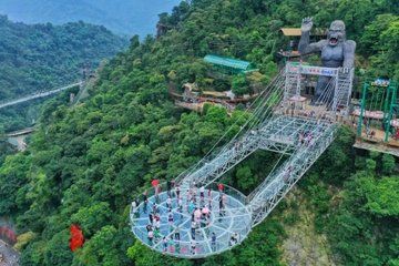 Guangzhou Private Day Tour: Glass Bridge & Waterfall Hiking