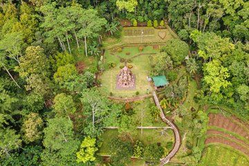 Selogriyo Temple and Kedung Kayang Waterfall Tour
