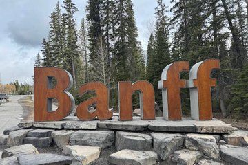 Explore Banff National Park from Calgary private Luxury Tour
