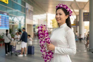 DaNang VIP Arrival Ao Dai Welcome Fast Track Flower and Free eSIM