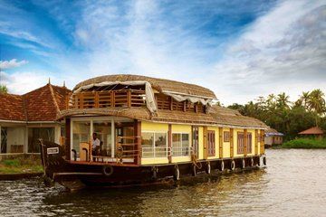 Luxury Houseboat Kerala Overnight Cruise on Iris Holidays