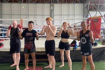 Muay Thai Beginner Class in Chiang Mai with Expert