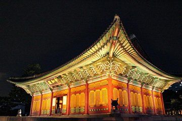 Seoul Deoksugung Palace Night Tour with Professional Guide