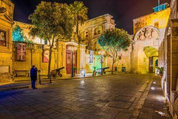 Malta Private Tour and Stop for a Traditional Dinner