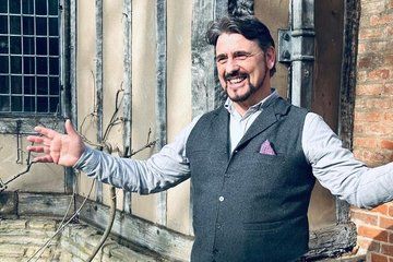 The Twisted Tales: Stratford-Upon-Avon's Dynamic Walking Tour