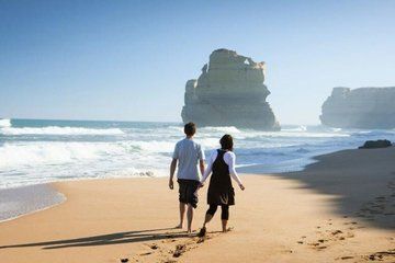 Ocean Road and 12 Apostles London Bridge Tour in Melbourne