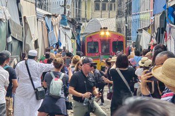 Private Tour to Railway Market and Floating Market