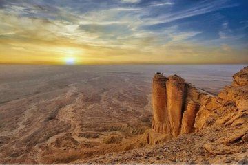 Edge of the World and Mystery Bat Cave Tour with Camel Ride