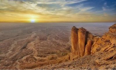 Edge of the World and Mystery Bat Cave Tour with Camel Ride