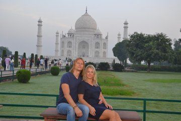 2-Day Taj Mahal Sunrise Tour from Bangalore with Round-Flights
