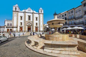 Evora Highlights - Roman Temple, Cathedral and Historic Center