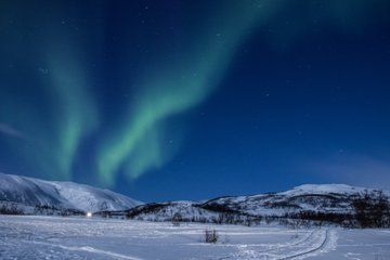 Private Shore Tour: Northern Lights Chase by Snowcat