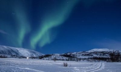 Private Shore Tour: Northern Lights Chase by Snowcat