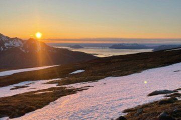 Midnight Sun Luxury Hike Near Tromsø