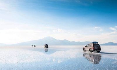 Tour 2 days Salar de Uyuni Reflections + Hot Springs Guide English