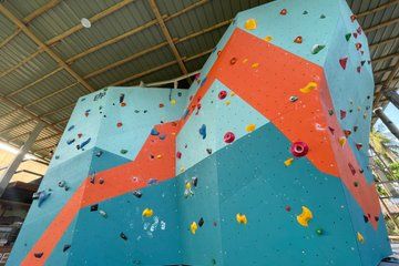 Bouldering and Wellness Experience at Tropeak Climbing