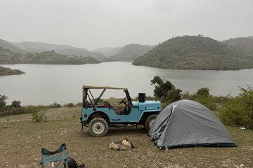 Blue Odyssey: Udaipur Lakes & Aravalli Jeep Trail