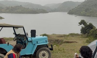 Blue Odyssey: Udaipur Lakes & Aravalli Jeep Trail
