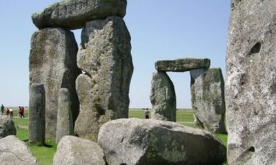 Stonehenge Half-Day Tour from London with Visitor Centre Access