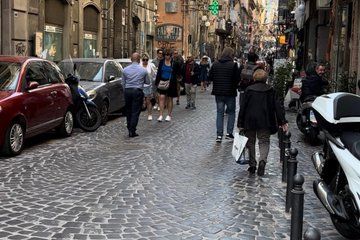 Naples Walking Tour with Gourmet Lunch and Wine Tasting