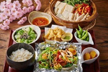 Shinjuku: 7-Dishes vegetarian dinner at a Japanese izakaya