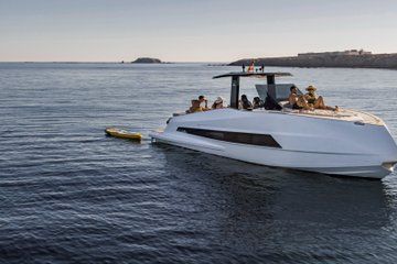 Luxury Yacht Coastline Experience