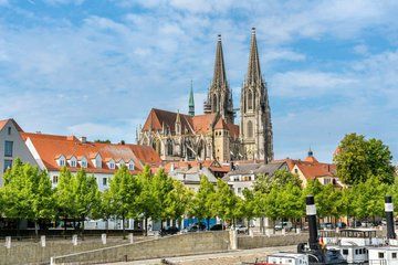 Hello Regensburg: Private 2-Hour Intro City Walk with Local Guide