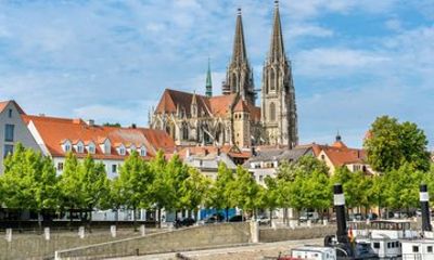 Hello Regensburg: Private 2-Hour Intro City Walk with Local Guide