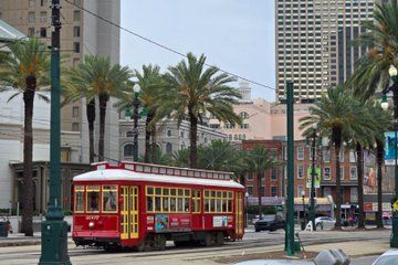 DayWalkers Walking Tour in the Light