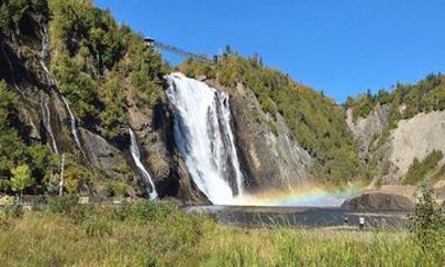 Private tour of the Montmorency Falls of 2h e-SUV 7 places