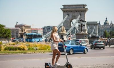 Buda Castle E-Scooter Tour with Panoramic Views & Drink
