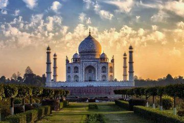 Taj Mahal Sunrise Tour Includes Entry Tickets and Guide