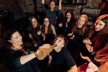 Hamburg Pub Crawl U Bahn Bars and Reeperbahn Club