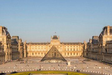 Private Exterior Tour Louvre Tuileries Orsay and Seine