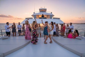Luxury 100ft Catamaran Sunset Dinner and Show Cruise in Cabo
