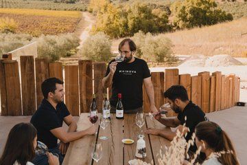 Gourmet Olive Oil Tasting and Hand-Painted Ceramics from Lisbon