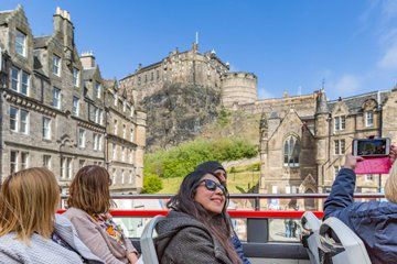 Edinburgh Old Town Walking Tour and Hop on Hop off Bus