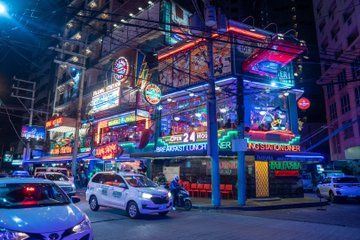 Makati After Dark: Street Food & Cocktail Bars Experience