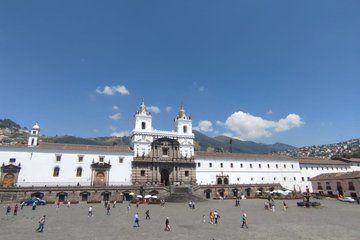 HISTORIC QUITO,Testing chocolate, cable car, museum halfway