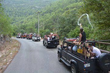 Alanya Jeep Safari in Taurus Mountains with Lunch at Dimcay River