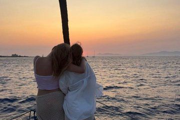 Sunset Luxury Catamaran Cruise with Drinks and Views