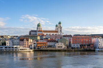Passau to Munich Private Transfer with 2hr Sightseeing Stop